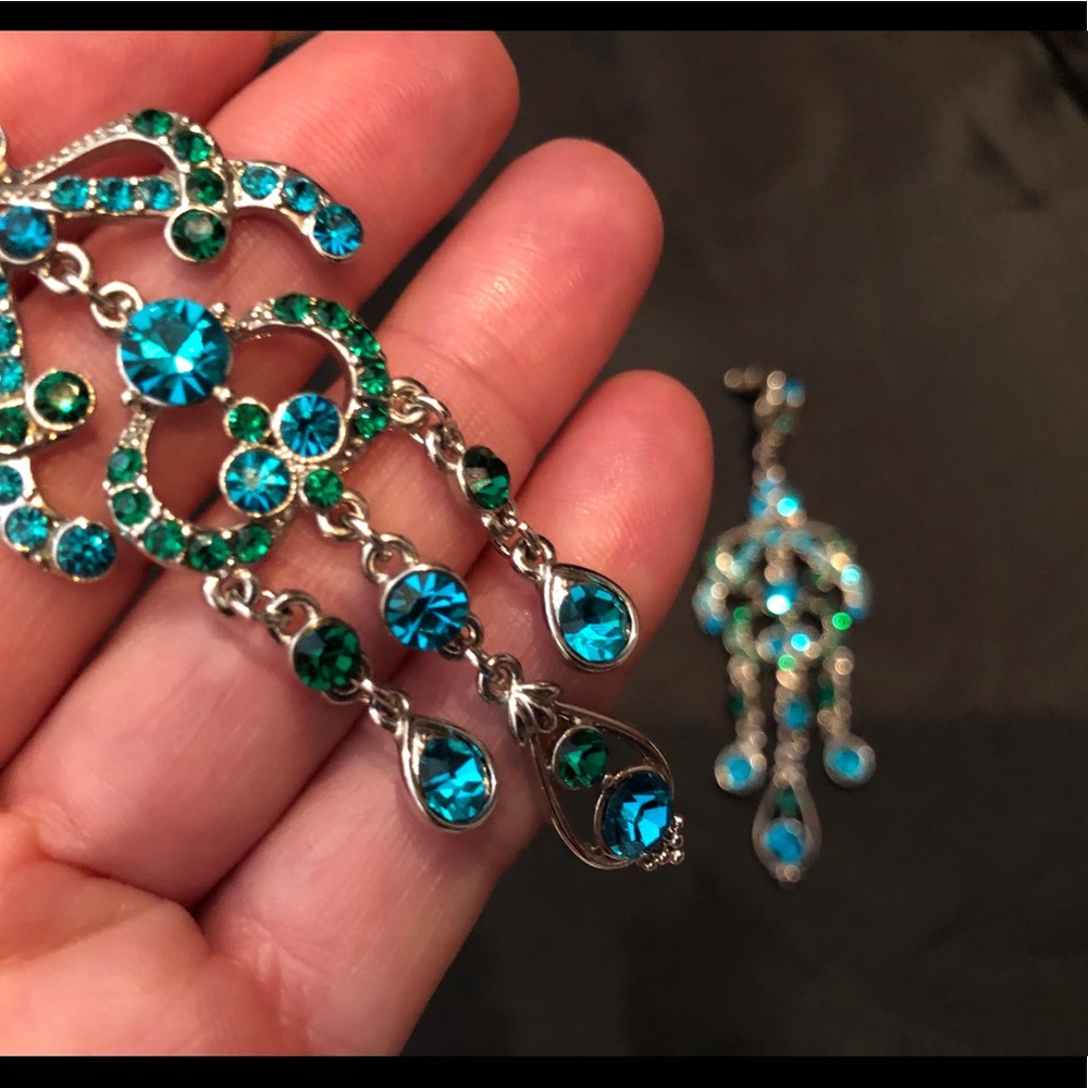 Chandelier dangling blue rhinestone earrings